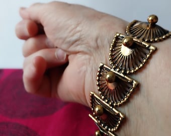 Pulsera exclusiva llamada Peacock, fabricada por Turun Hopea Oy.