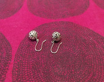 Boucles d'oreilles en argent Lady Bird fabriquées par Kellopuoti en Finlande