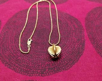 Beautiful  pre-owned  Snow Flower necklace from Kalevala Koru