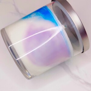 Marbled Coconut Soy Wax Candle 9 OZ Hand Poured with Floral / Musk / Fruity Aroma Focus