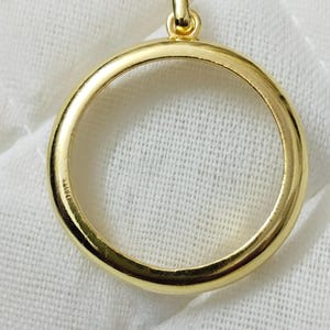 Colgante de bisel redondo hecho a mano en plata de ley 925: engaste de conector de moneda