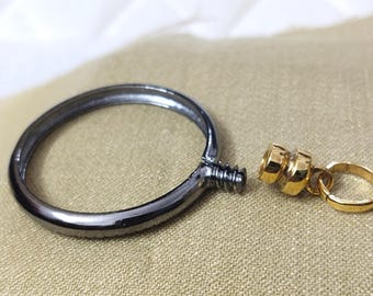 Srebrny wisiorek z okrągłą, regulowaną ramką, próba 925, oprawa łącznika monety