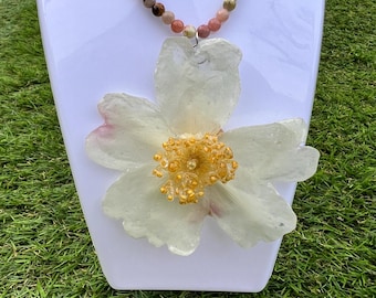 Natural White Camellia Necklace in UV Resin – Preserved Real Flower – Handmade Necklace with Natural Earth-Tone Stones – Botanical Jewelry