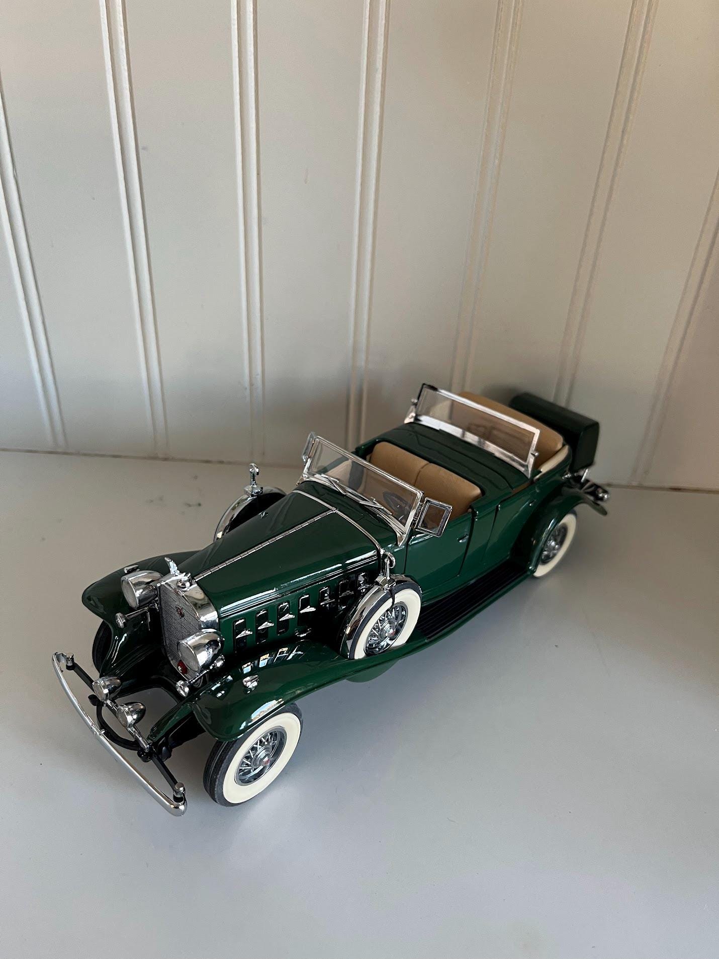 Danbury Mint Die Cast Car- 1932 Cadillac V16 Sport Phaeton
