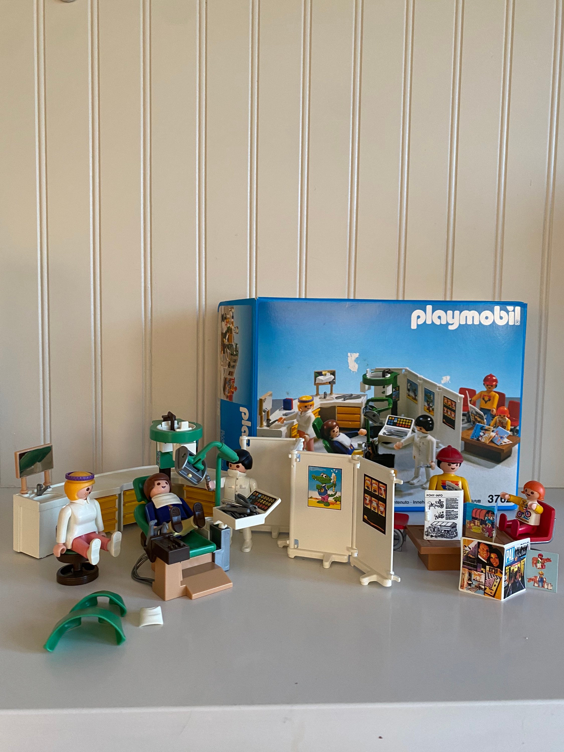 Vintage Playmobil 3762 Dentist Office and Waiting Room-complete