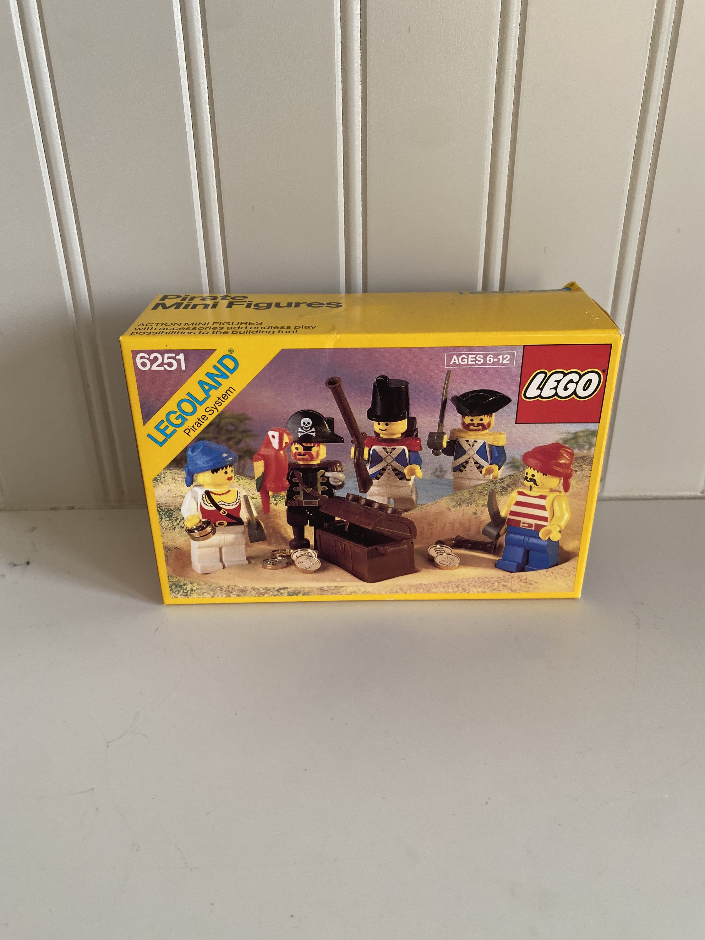Lego Minifigs Lego 6251 Vintage Lego-6251-pirate Mini Figures