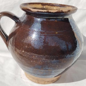 Brocca popolare ungherese d'epoca: ceramica smaltata marrone scuro