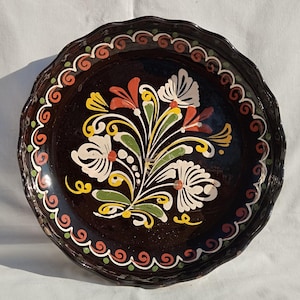 Vintage Hungarian Traditional Folk Plate, Vintage Hand Painted Wall Plate Dishes, Wall Hangings, Folk Black Art, Flower Design