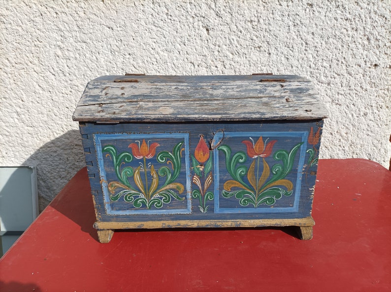 Fokelore chest