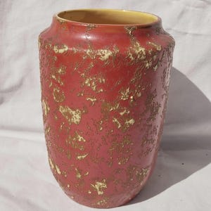 Jarrón de estilo moderno húngaro naranja vintage retro, con partes en relieve.