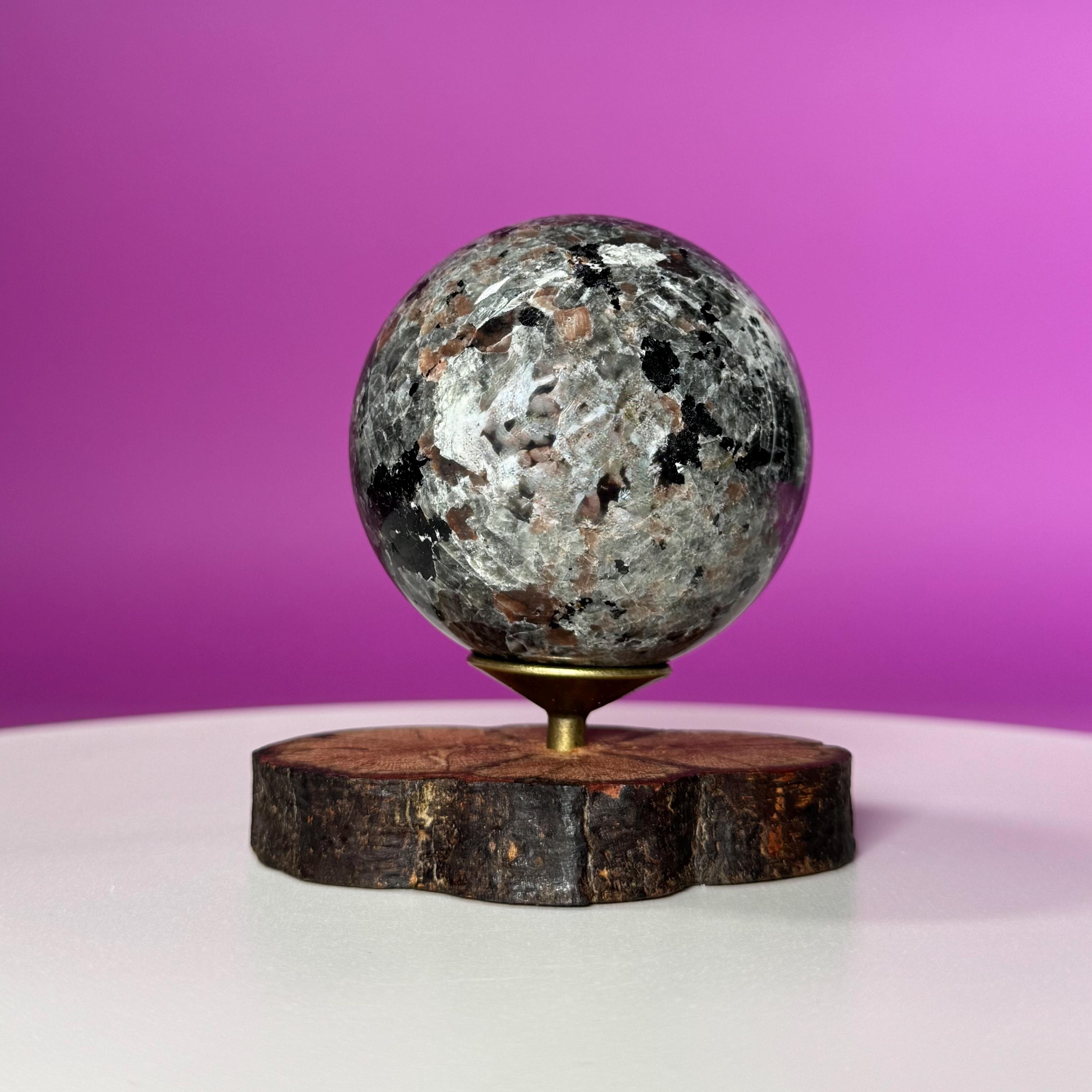 yooperlite sphere / ユーパライトスフィア B UV Reactive Yooperlite Sphere, Shop Yooperlite at Energy Muse