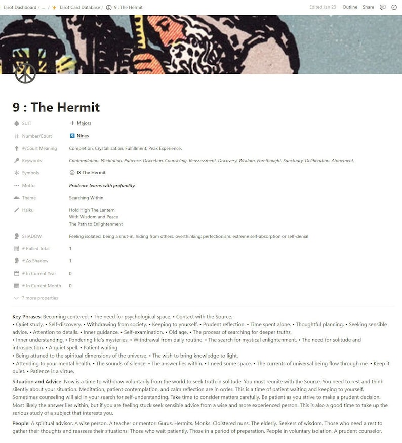 Pu&ograve; includere: La carta dei tarocchi L'Eremita presenta una figura con un mantello che tiene una lanterna e cammina attraverso un paesaggio montuoso. Il numero della carta, 9, e il titolo, "L'Eremita", sono visualizzati in grassetto, in nero. Le parole chiave della carta includono "Completamento, Cristallizzazione, Adempimento, Esperienza di picco, Contemplazione, Meditazione, Pazienza, Discrezione, Consulenza, Rivalutazione, Scoperta, Saggezza, Previdenza, Santuario, Deliberazione, Espiazione."