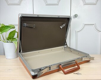 Vintage Samsonite Hard-Shell Briefcase with Key & Silver Accents, Brown Attache, Laptop Storage