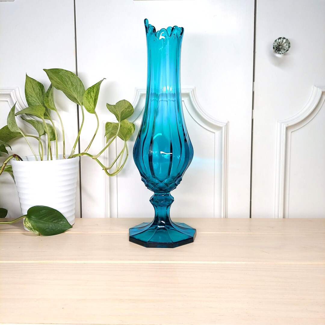 L. E. Smith Dominion Swung Glass Vase, Mid Century Blue 9 Finger Art