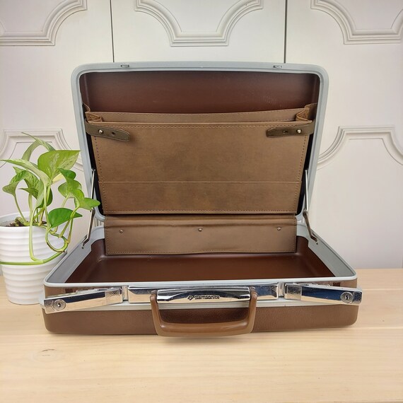 Vintage Samsonite HardShell Briefcase with Silver/Ch… Gem