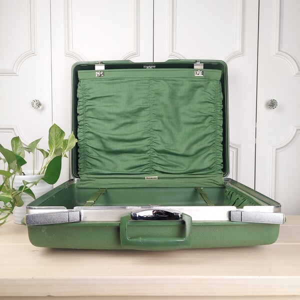 Vintage Retro Green Royal Traveler Suitcase with Fabric Liner and Divider, Key Available, Mid Century Aurora Luggage, Shwayder Bros. Inc.