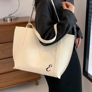Luxury Designer 10A Tote Bag With Hollow Logo And Hardware Lining High  Quality Womens Kira Chain Shoulder Bag From Mlbshops, $41.95