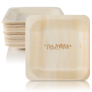 Assiettes de mariage en bois jetables M. et Mme (5,5 x 5,5 po.)