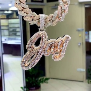 Colgante de moissanita personalizado en oro rosa de 14 quilates con corte baguette / Regalo único para hombres y mujeres / Collar de moissanita personalizado