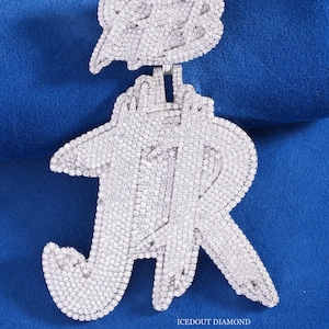 Colgante de moissanita personalizado en plata 925 para hombre, de 8,9 cm con enganche personalizado, probador de diamantes aprobado y engaste de panal.