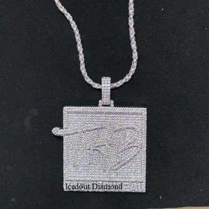 Colgante de moissanita personalizado de 6,35 cm de alto. Personaliza cualquier letra. Pasa el tester de diamantes. Colgante con acabado helado para hombre. El mejor regalo de cumpleaños.