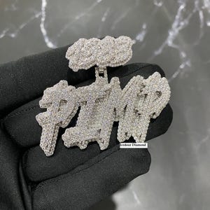 Colgante de moissanita personalizado de 2,40 pulgadas con toque de oro de 14 quilates, colgante de plata 925 para hombre con acabado brillante, probador de diamantes aprobado, fianza personalizada.