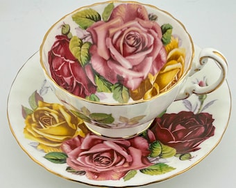 Aynsley - Wzór w róże w stylu vintage - Czerwony / Żółty / Różowy - Anglia - Finest Bone China - Filiżanka i spodek