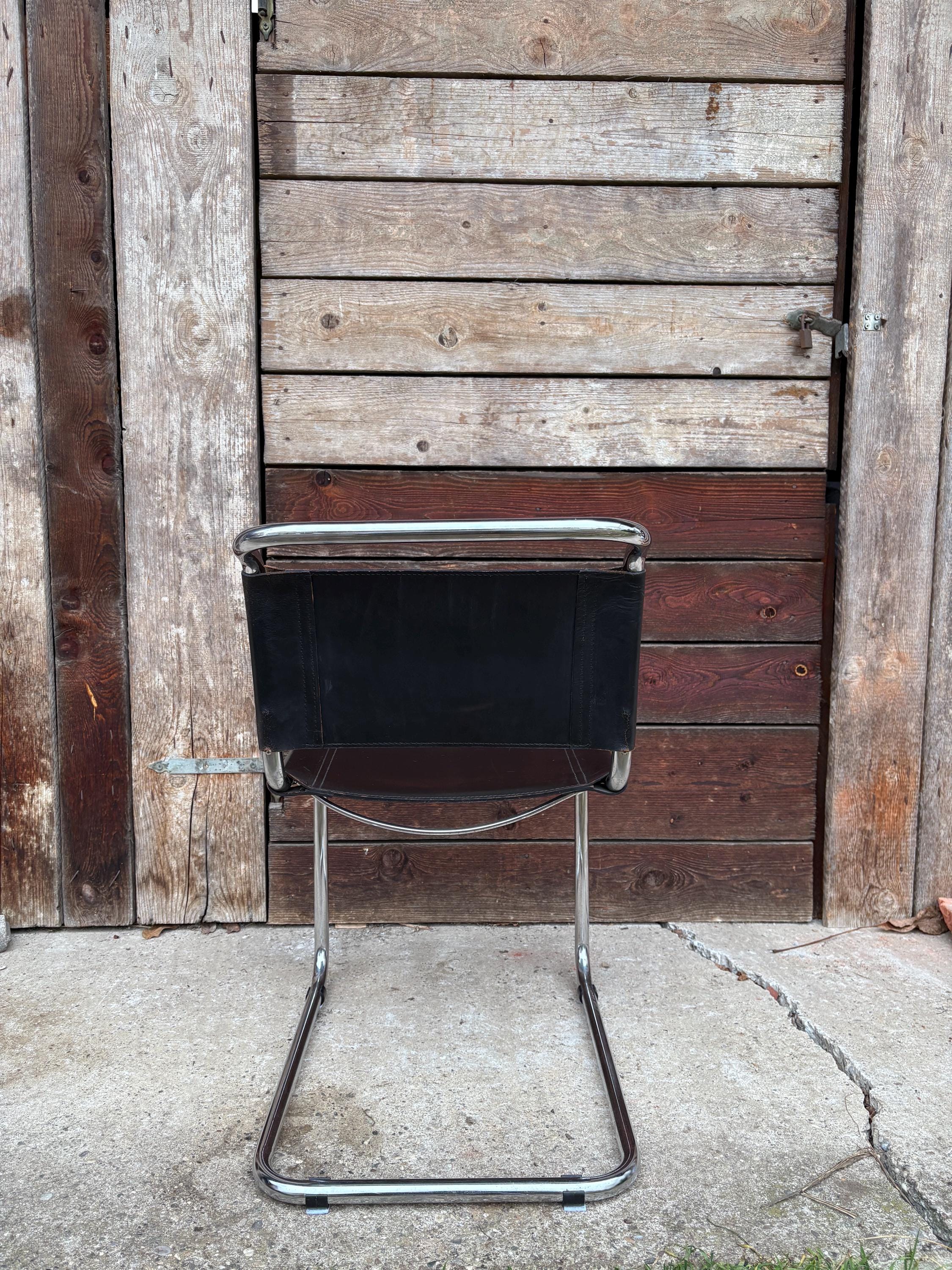 ヴィンテージ バウハウス カンチレバーチェア – ブラックレザー