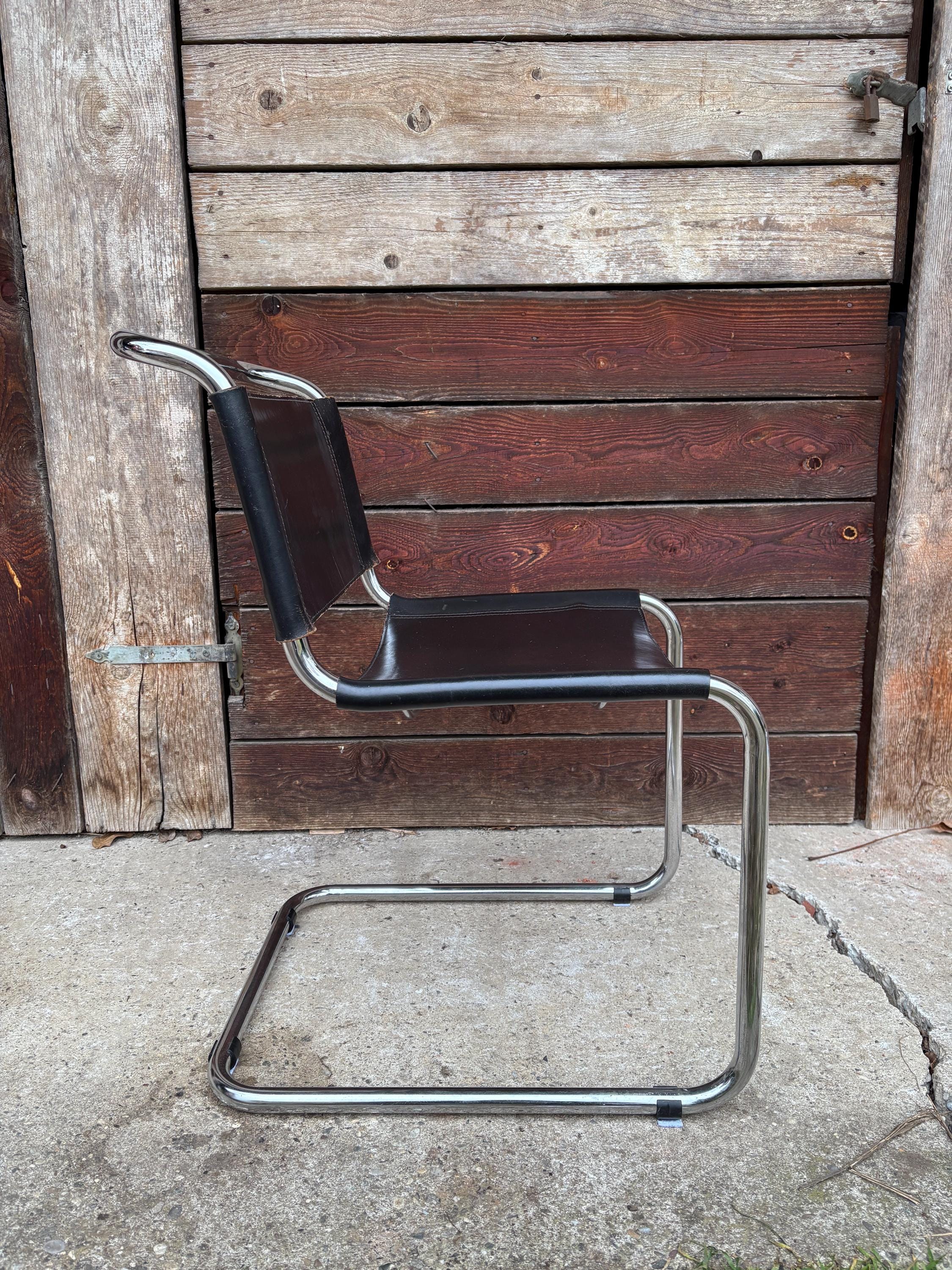 ヴィンテージ バウハウス カンチレバーチェア – ブラックレザー