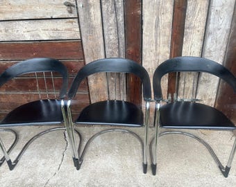 Poltrona vintage Arrben, em couro sintético preto cromado, design minimalista dos anos 80 (1 de 4)