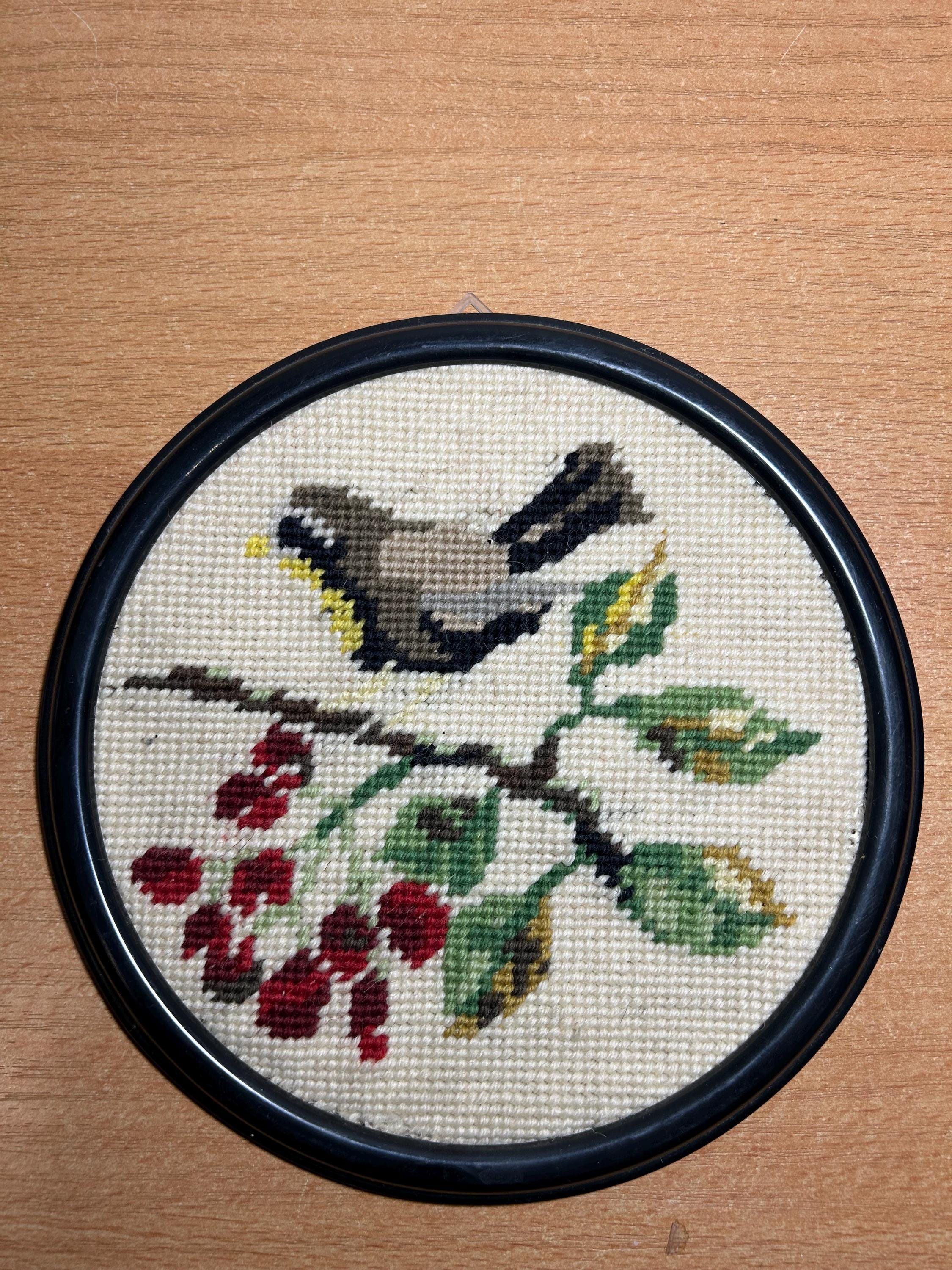 デンマークの落書き ヴィンテージ デンマーク クロスステッチ、鳥と花の刺繍、1970年代の壁