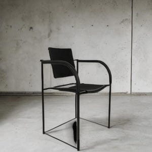 Vintage Peregalli 'Comoda'-stol: italiensk Memphis-design, svart stålram