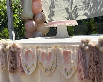 Boho 1st Birthday Decor with Flowers & Tassels, Daisy banner garland, Boho Daisy soft colors birthday banner with felt Daisy and tassel