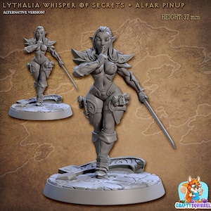 Può includere: Una statuetta in miniatura grigia e dettagliata di una donna elfa con i capelli lunghi, vestita con un'armatura e che tiene una spada. La statuetta è in piedi su una base circolare. Il testo "Lythalia Whisper of Secrets + Alfar Pinup" e "Alternative Version!" è visibile sopra la statuetta. Il testo "Height: 37 mm" è visibile sopra la base.