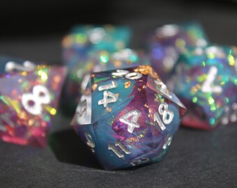 Dados de borde afilado de la noche de hadas doradas, conjunto de dados DnD azul y negro, conjunto de dados poliédricos, conjunto de dados de mazmorras y dragones