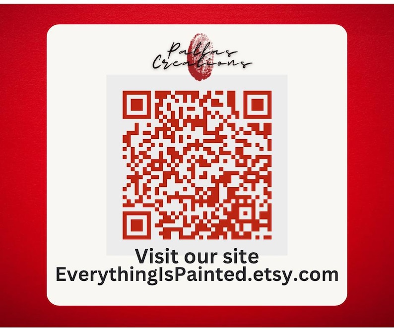 Pu&ograve; includere: Un grafico rettangolare bianco con un codice QR rosso e il testo "Visit our site EverythingIsPainted.etsy.com" su sfondo rosso. Il grafico include anche il testo "Pallas Creations".