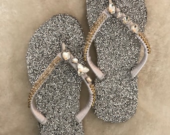Silver color Flip Flops with Rhinestones, beach thongs, chanclas de cristal, hawaiian flip flops, decorated sandals. Size 6_US
