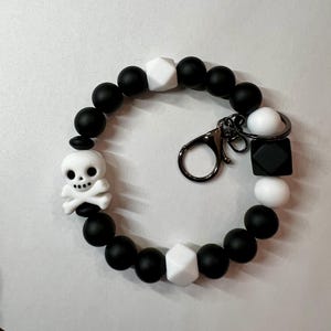 Cuentas de calavera: calavera que brilla en la oscuridad, llavero de silicona para pulseras, bolígrafo con cuentas. Hecho a mano en Canadá