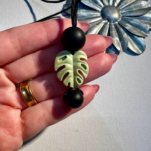 Adult New Monstera leaf Chewelry pendant, adhd, autism, Fidget necklace, sensory necklace, Minimalist necklace