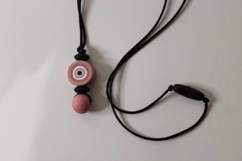 Adult Fidget Evil Eye Silicone Chewelry pendentif coffret cadeau, TDAH, autisme, Collier Fidget, Stylo perlé, Porte-clés, sensoriel, Collier gothique Pink Fidget Necklace