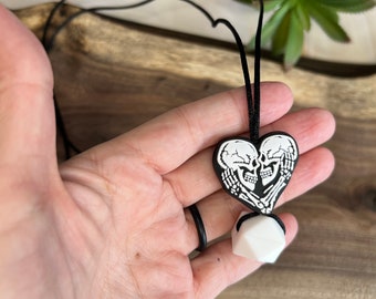 Skull Sensory Chewelry Necklace – Oral Motor Aid For Autism & ADHD – BPA-Free Pendant