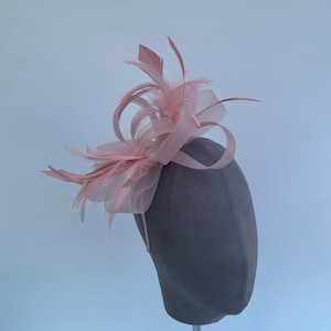 Blush Pink loop bow fascinator with added blush Pink trimmed feathers headband and clip