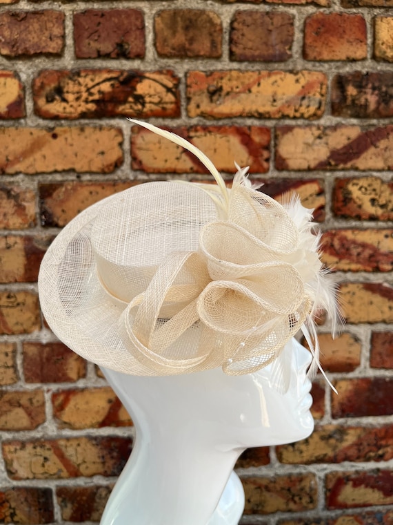 New Cream Miniature Hat Style Clip Fascinator With Feather  display picture 1