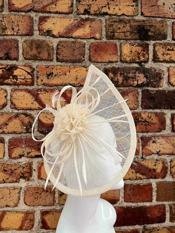 New Cream Sinamay Teardrop Fascinator With Sinamay Flower  display picture 1