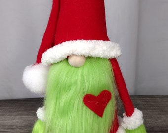 Who doesn't love the Grinch?! Gnome Grinch for a cute decoration