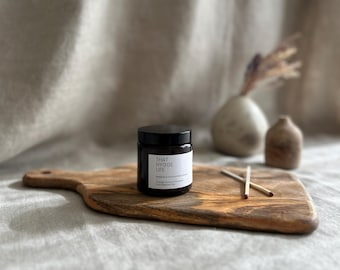 Handhällt // Apelsin, kryddnejlika och kanel // Ljus med bivax, kokosvax och rena eteriska oljor // 120ml //