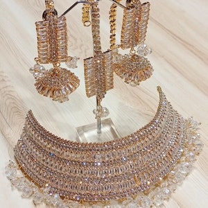 Pakistani Wedding Jewelry Set: Necklace, Earrings, Tika