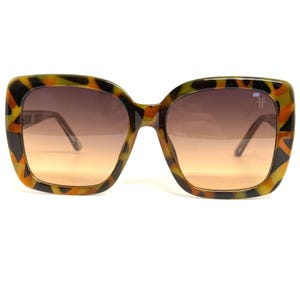 Frye DG1022 Square Sunglasses Tortoise Shell Gradient Lens Womens 55-15-140