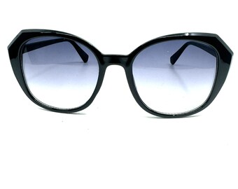 Vintage Liz Claiborne Sunglasses model 90052 Liz Claiborne | Accessories | Liz Claiborne Sunglasses Frame  main image 3