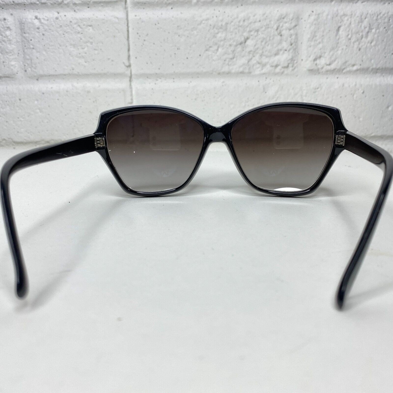 DESIGN - Occhiali Da Sole Rétro Con Montatura Color Argento E Nera E Lenti Bordeaux - Foto 6